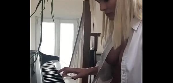  Cleavage Playing Piano